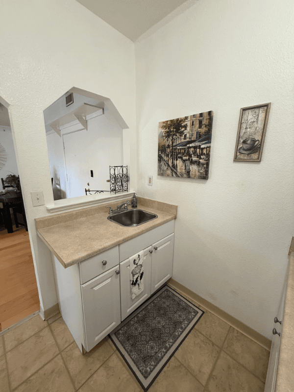 Auburn Apartment: 192 Lubeck Rd