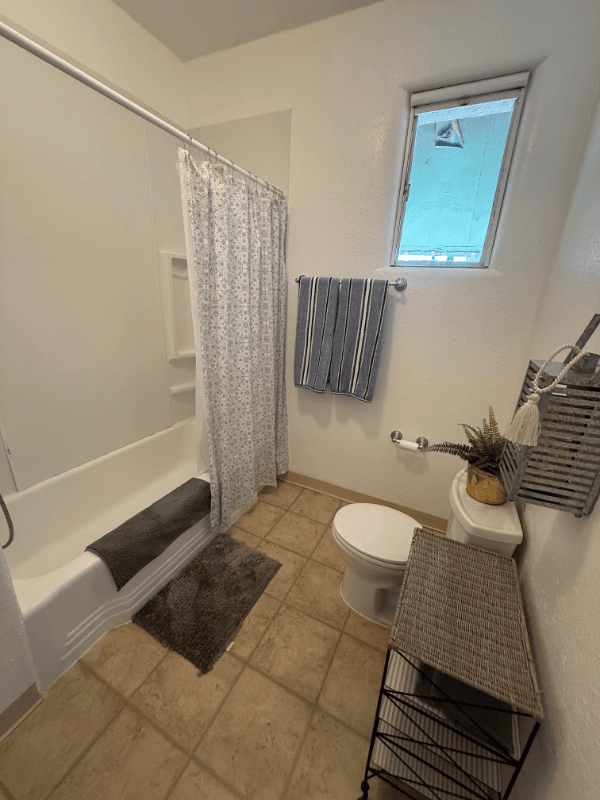 Auburn Apartment: 192 Lubeck Rd