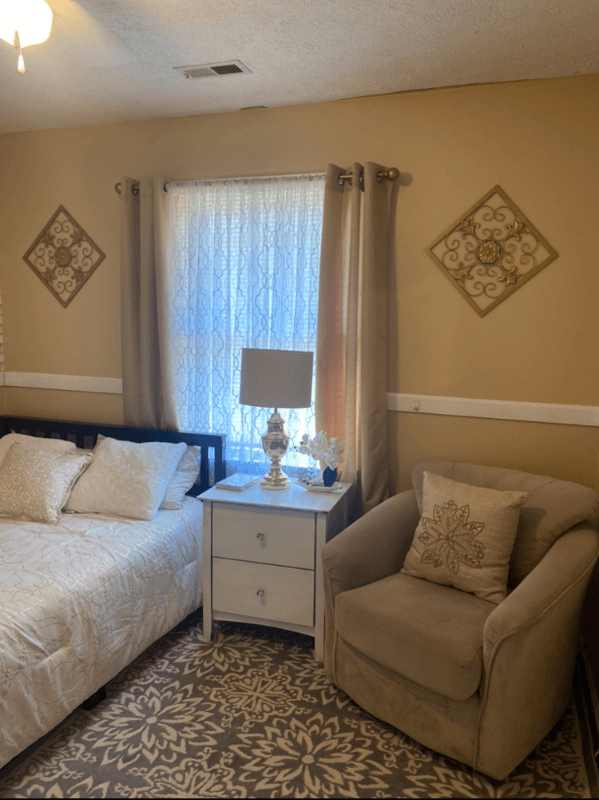 Lexington Park Single Room: 18610 Three Notch Rd