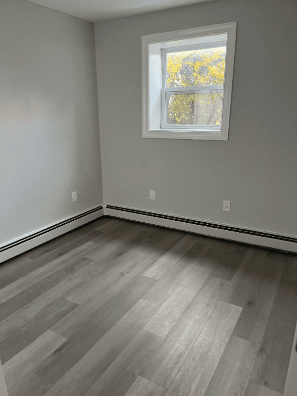 Garfield Apartment: 400 Midland Ave