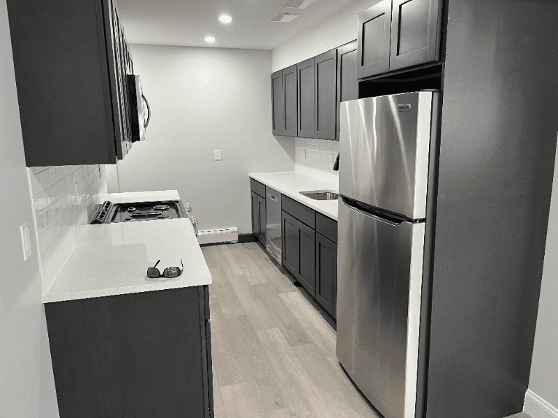 Garfield Apartment: 400 Midland Ave