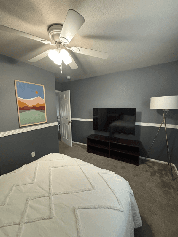 Thornton Single Room: 10144 Madison Street