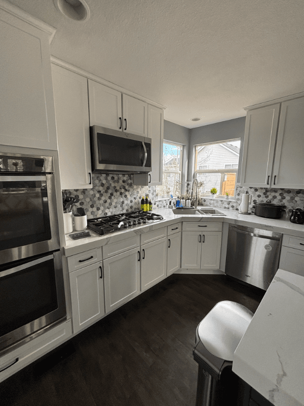 Thornton Single Room: 10144 Madison Street