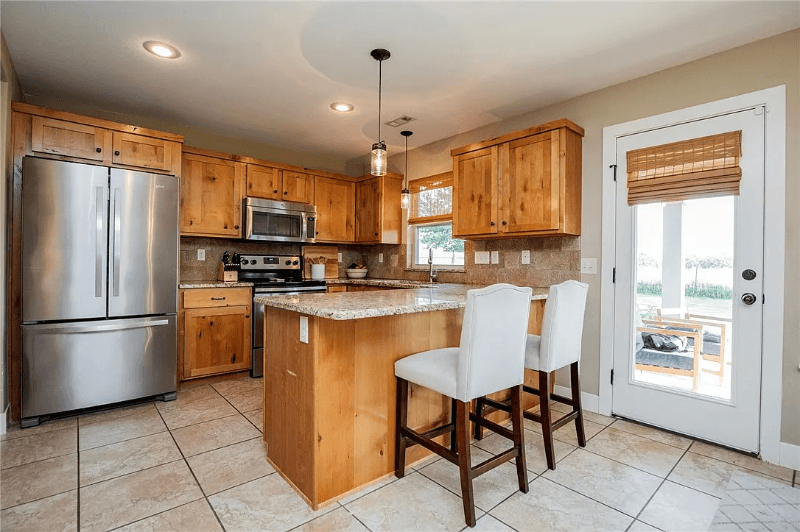Cave Springs House: 808 Sand St
