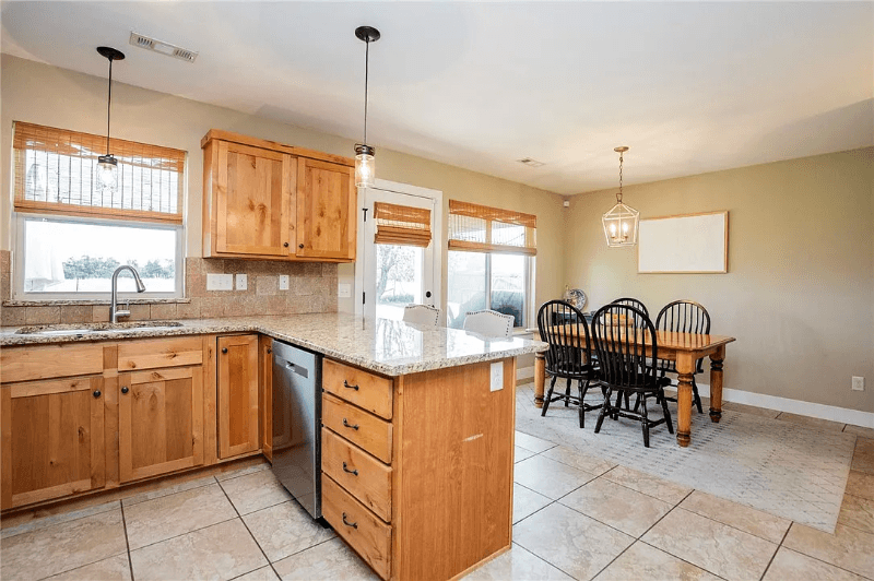 Cave Springs House: 808 Sand St