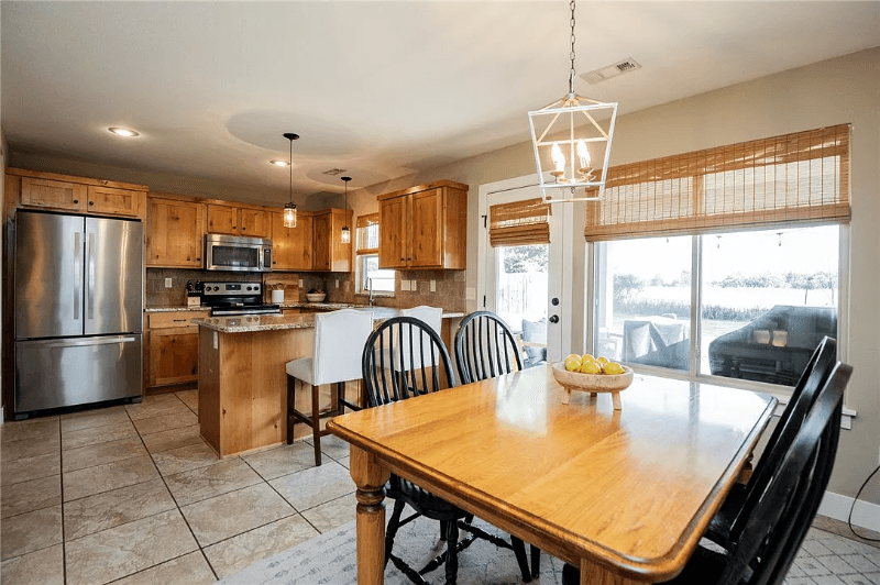 Cave Springs House: 808 Sand St