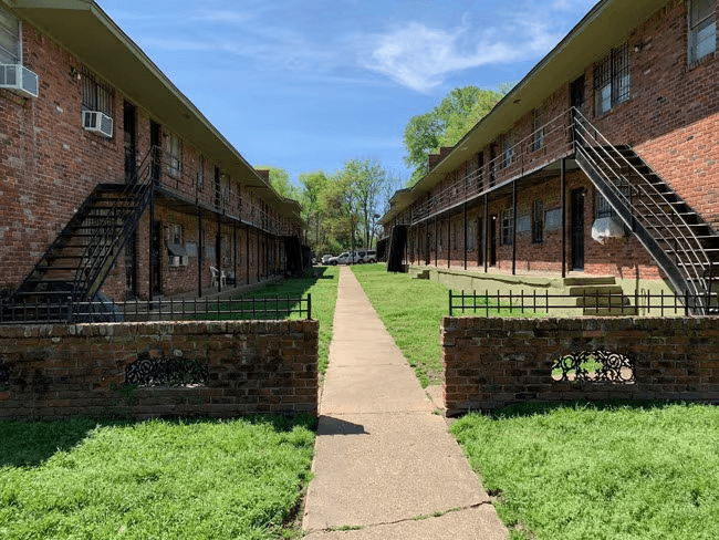 Memphis Apartment: 607 E Mclemore Avenue
