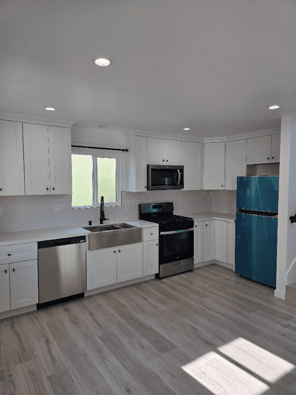 Long Beach House: 2895 Canal Avenue