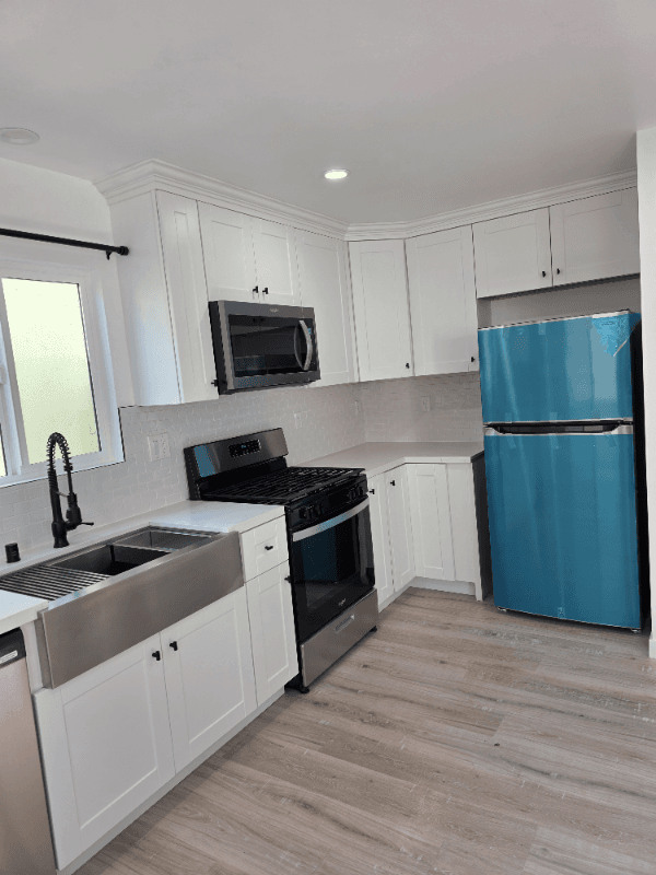 Long Beach House: 2895 Canal Avenue