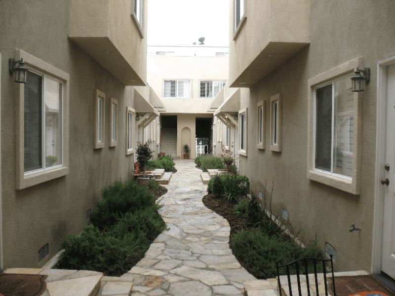 Long Beach Apartment: 3632 E 2nd Street