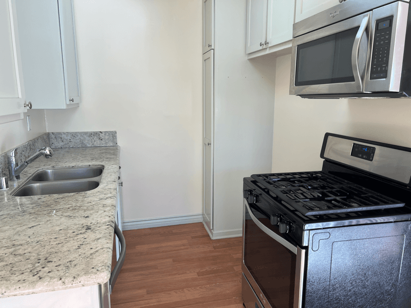 Burbank Apartment: 1523 Scott Road