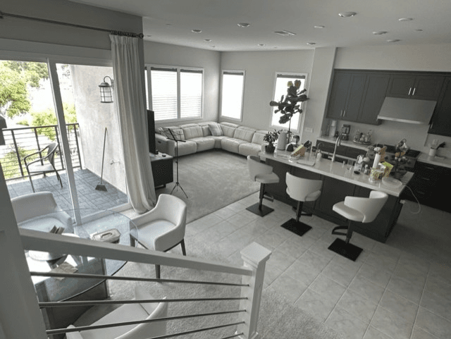 Irvine House: 139 Glance