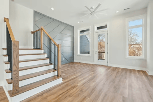 Columbia Townhome: 107 E 9th St