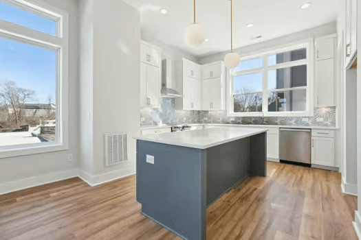 Columbia Townhome: 107 E 9th St