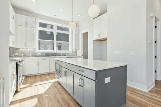 Columbia Townhome: 107 E 9th St