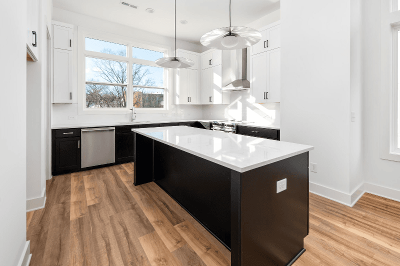 Columbia Townhome: 107 E 9th St