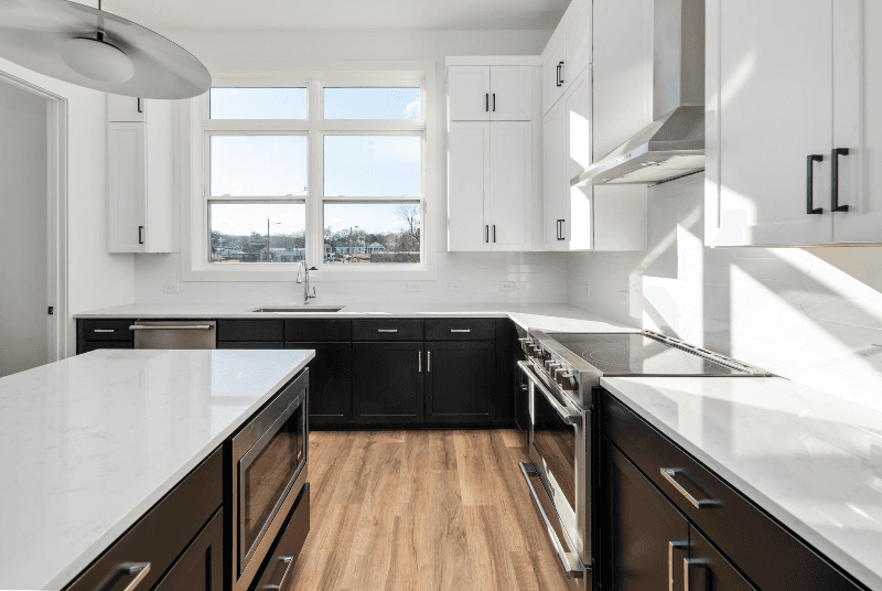 Columbia Townhome: 107 E 9th St