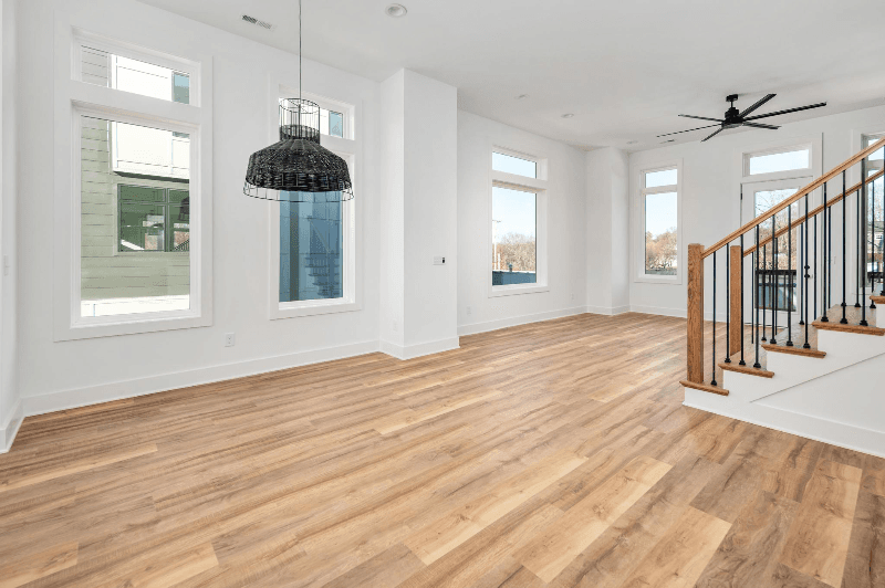 Columbia Townhome: 107 E 9th St