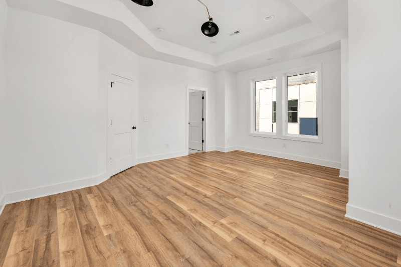 Columbia Townhome: 107 E 9th St
