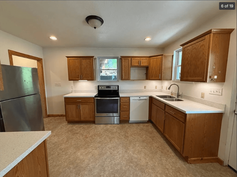 Oakmont House: 635 Valley St