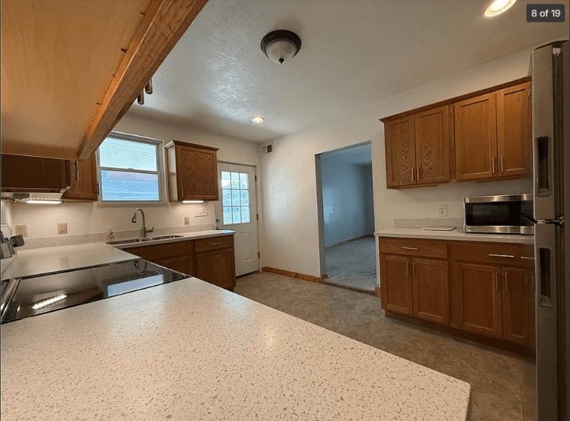 Oakmont House: 635 Valley St