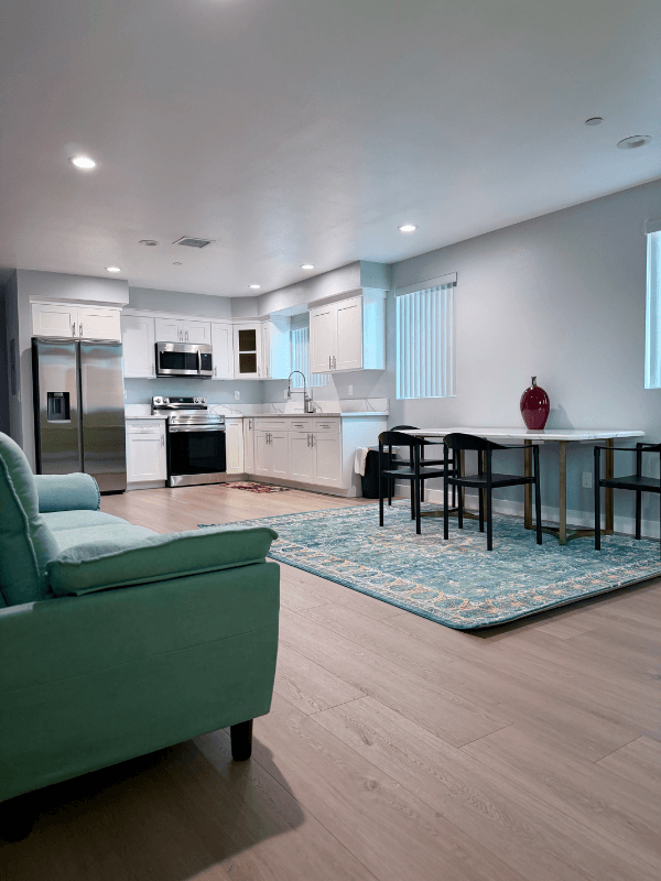 Los Angeles Single Room: 1265 E Adams Boulvedard