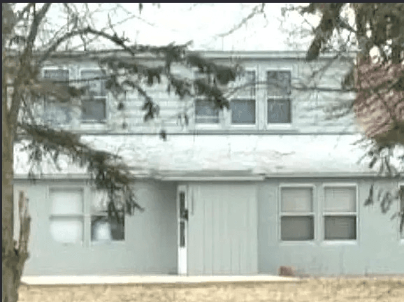 South Holland House: 16054 Cottage Grove Ave