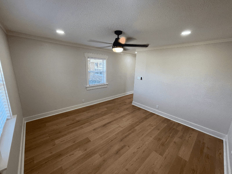 Paris House: 604 12th St SE
