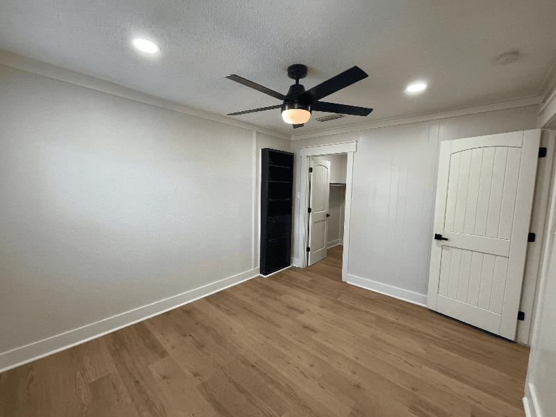 Paris House: 604 12th St SE