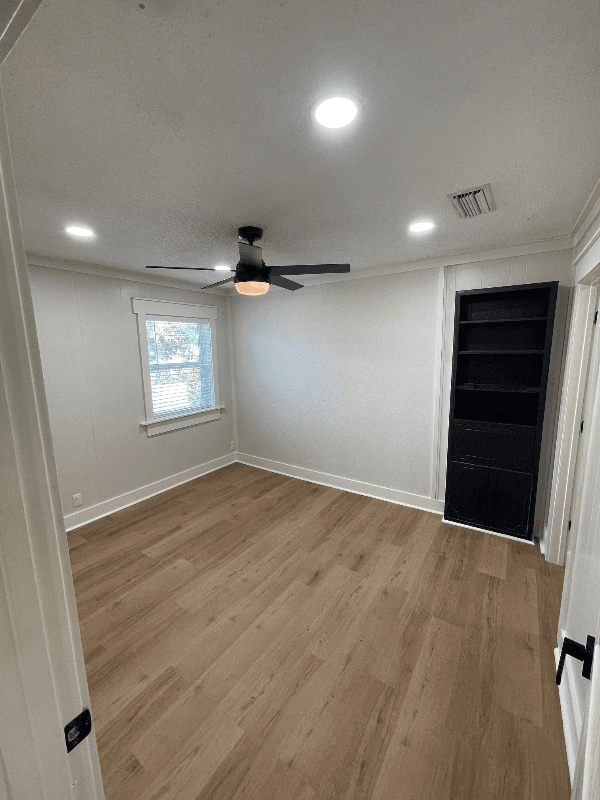 Paris House: 604 12th St SE