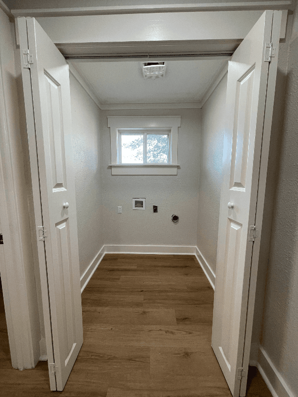 Paris House: 604 12th St SE