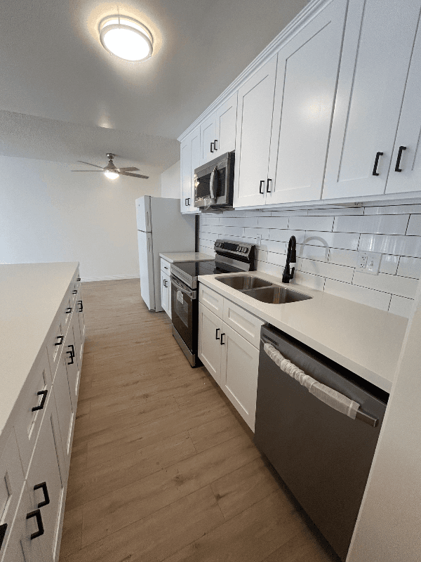 Chatsworth Apartment: 10200 De Soto Ave
