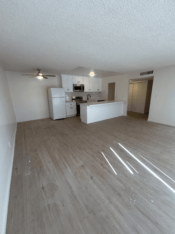 Chatsworth Apartment: 10200 De Soto Ave
