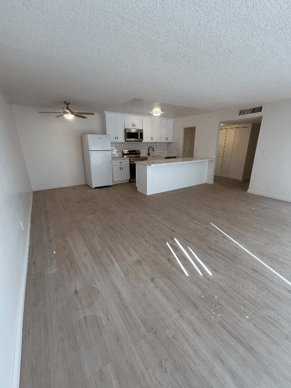 Chatsworth Apartment: 10200 De Soto Ave