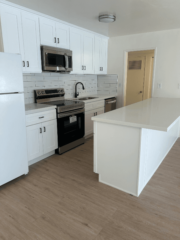 Chatsworth Apartment: 10200 De Soto Ave