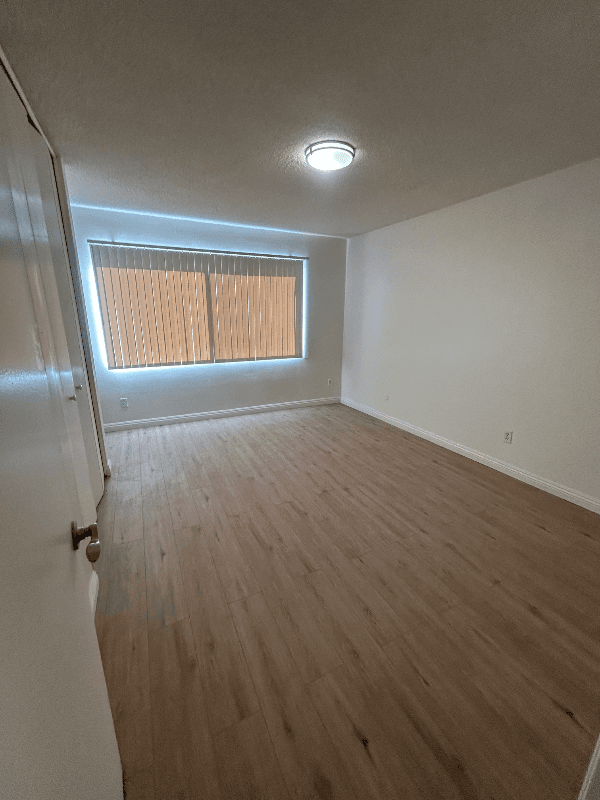 Chatsworth Apartment: 10200 De Soto Ave
