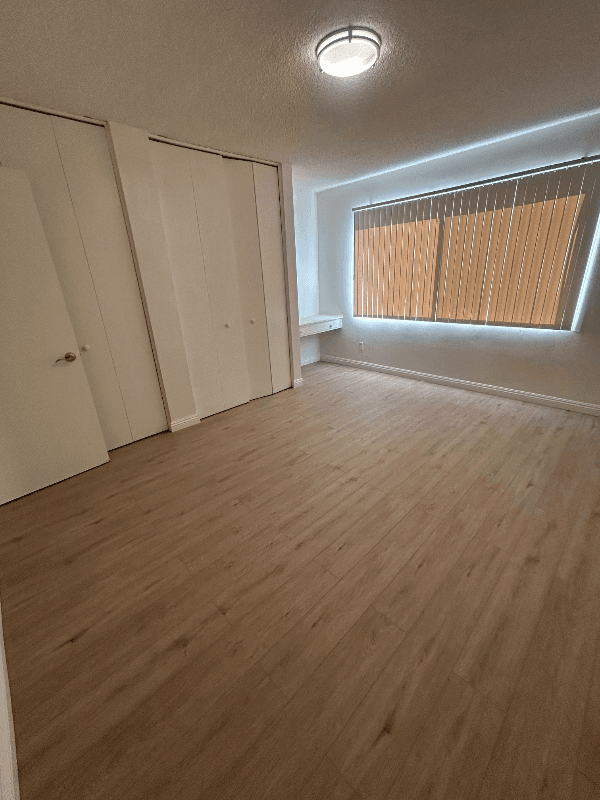 Chatsworth Apartment: 10200 De Soto Ave
