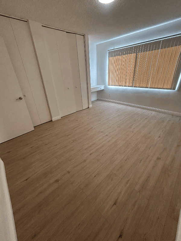 Chatsworth Apartment: 10200 De Soto Ave
