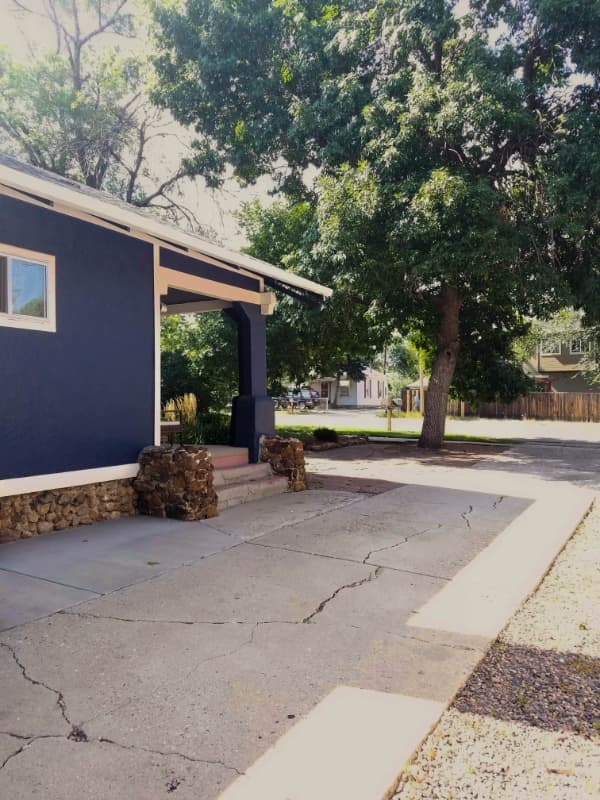 Colorado Springs House: 307 Cheyenne Blvd