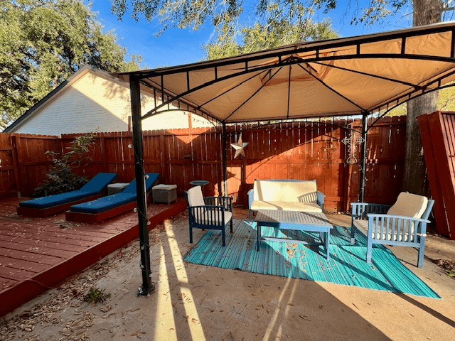 katy House: 22107 deville dr