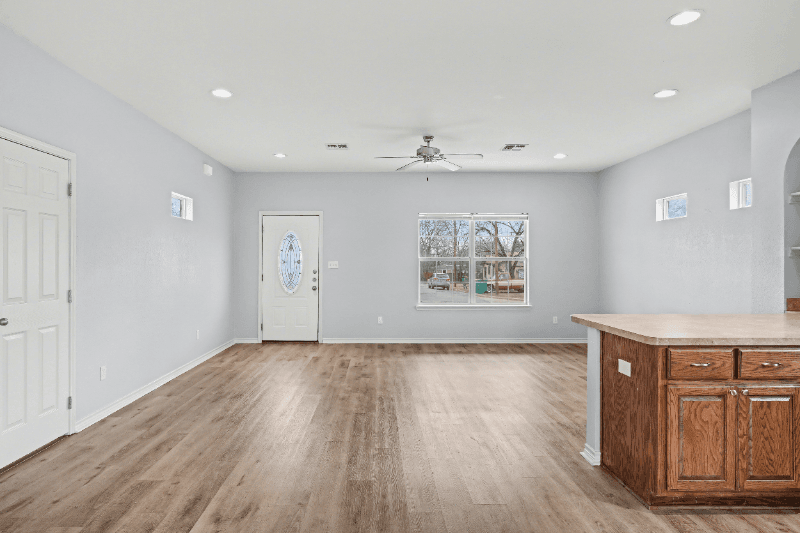 Belton House: 1124 N Penelope St