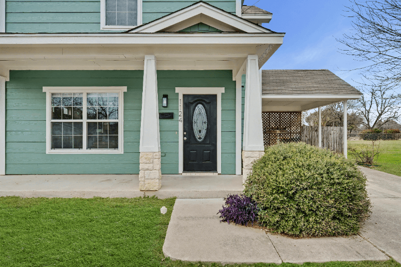 Belton House: 1124 N Penelope St