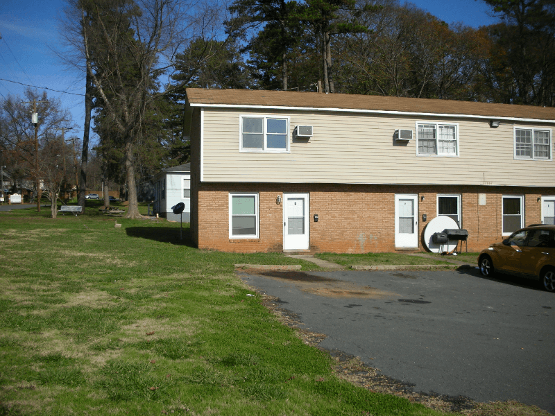 Charlotte Townhome: 2667 Dr Carver St