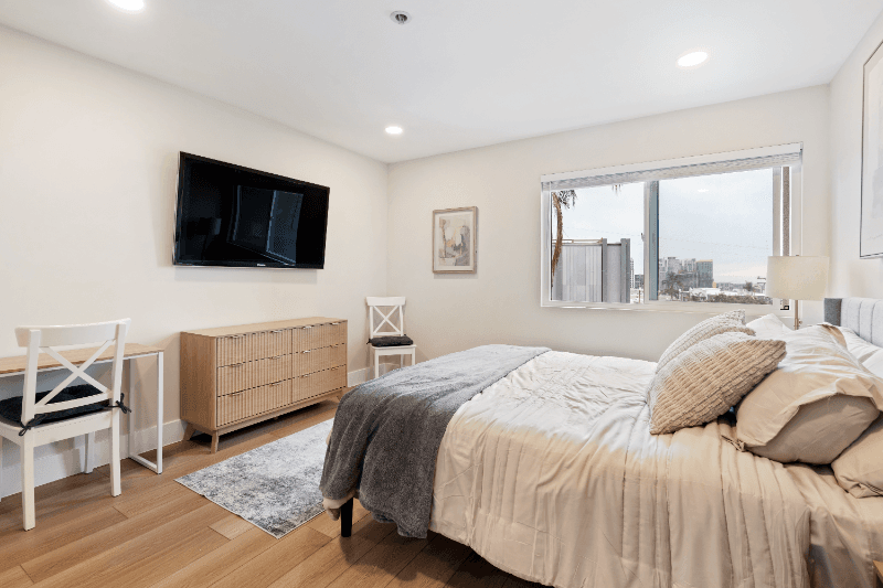 San Diego Condo: 2414 Front St