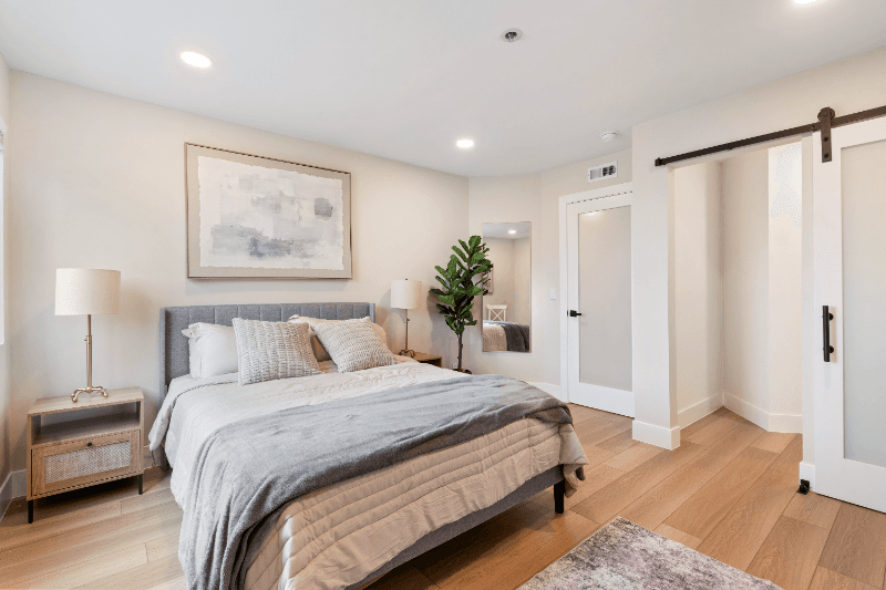 San Diego Condo: 2414 Front St