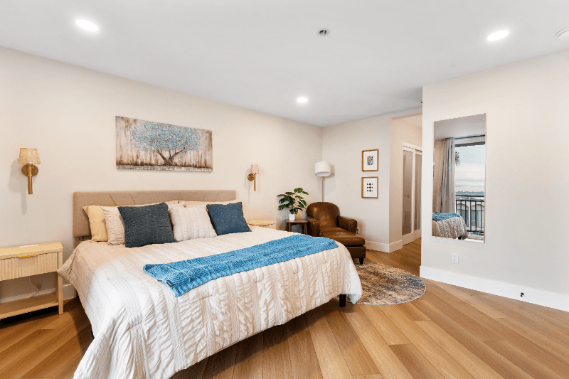 San Diego Condo: 2414 Front St