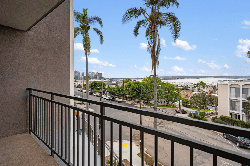 San Diego Condo: 2414 Front St