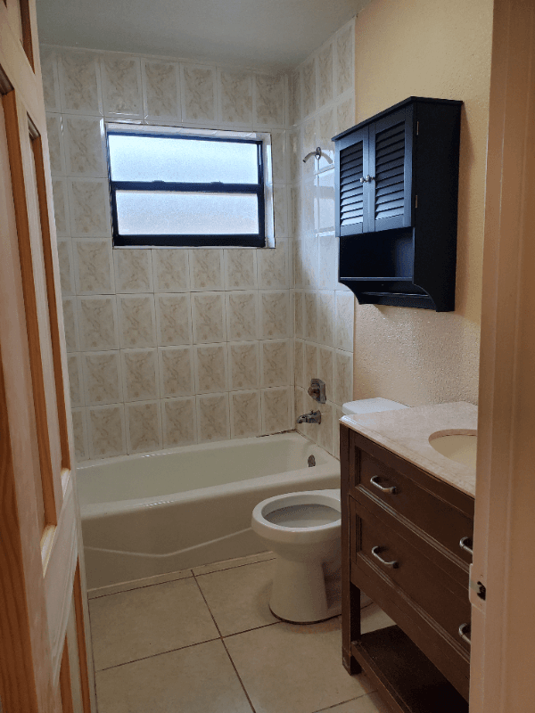 HIALEAH Townhome: 1551 west 43 pl