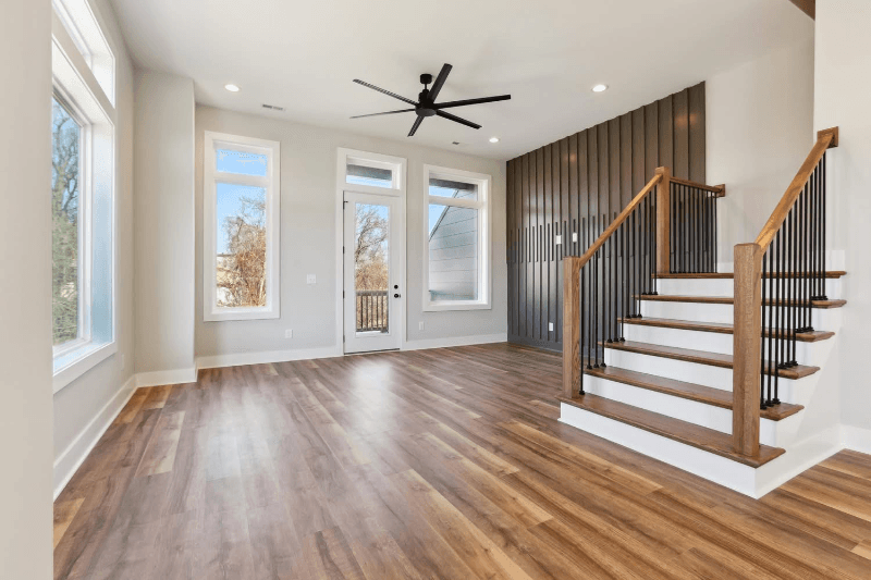 Columbia Townhome: 107 E 9th St