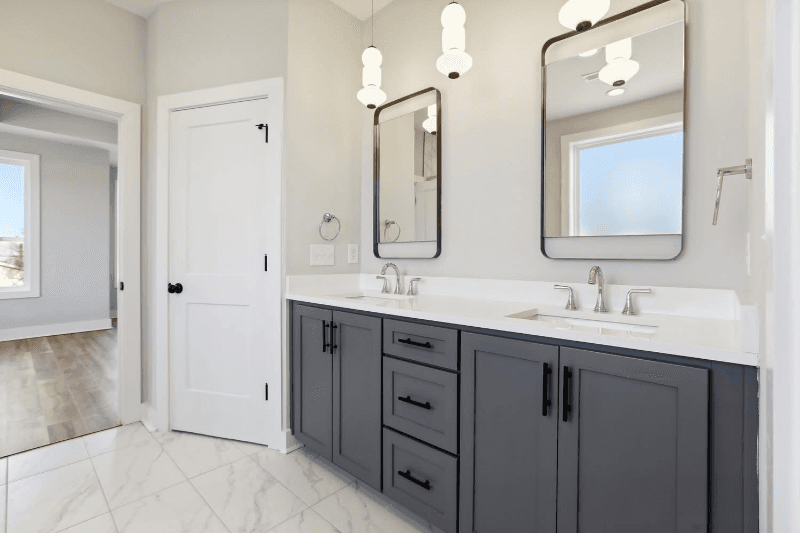 Columbia Townhome: 107 E 9th St